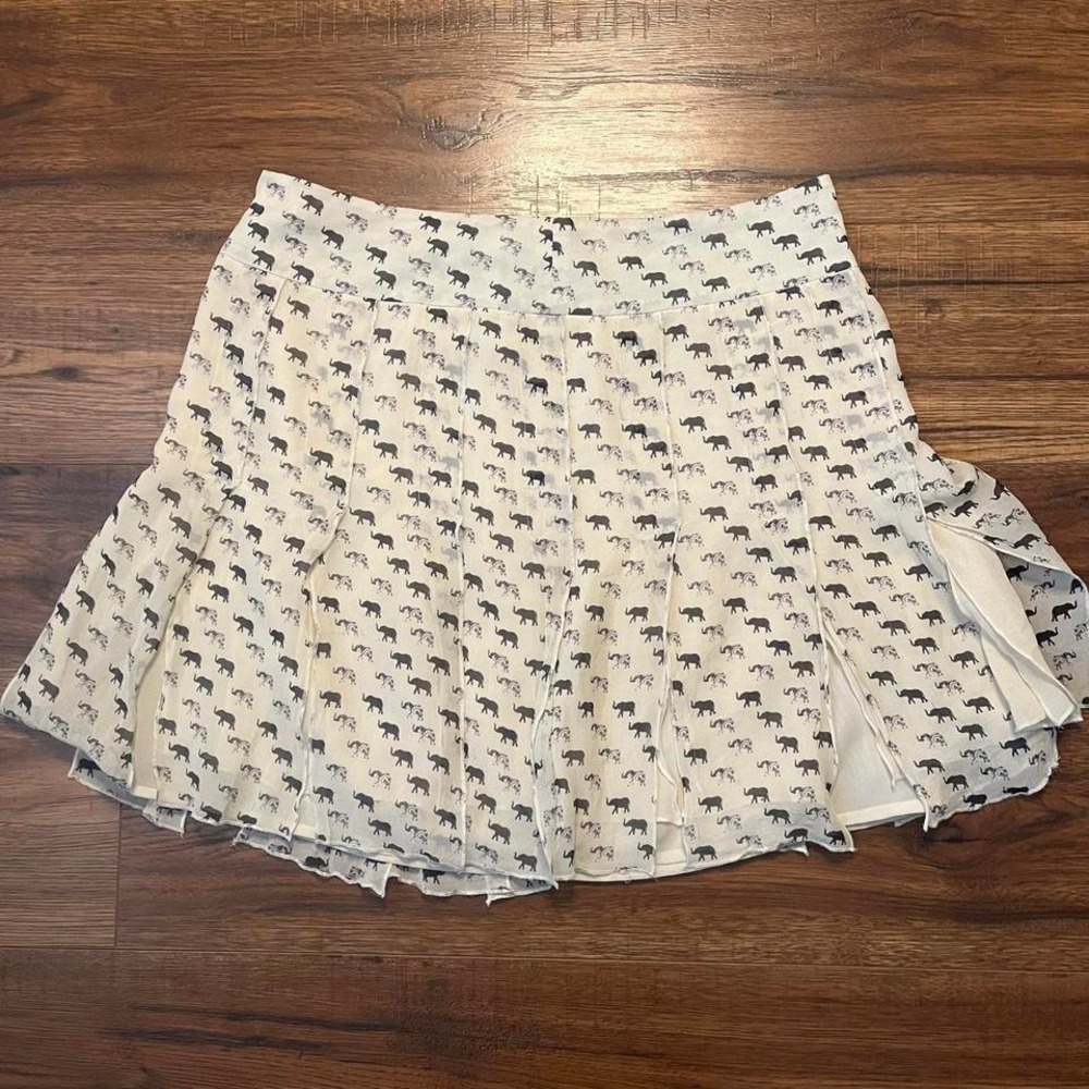 Club Monaco 100% Silk Mini Skirt 8 Ivory Elephant Print Pleated ALine Indie Boho